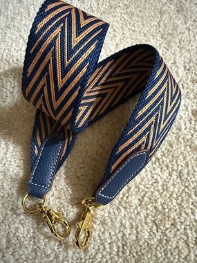 Stylish Navy and Tan Zigzag Guitar-Style Bag Strap